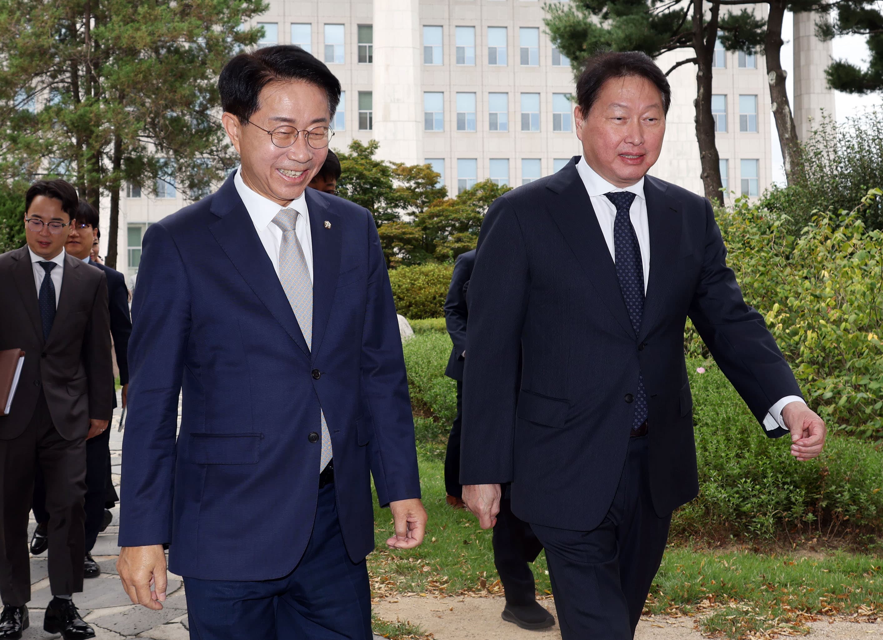 국회·재계 상시 협력체 출범…조정식·최태원 공동위원장