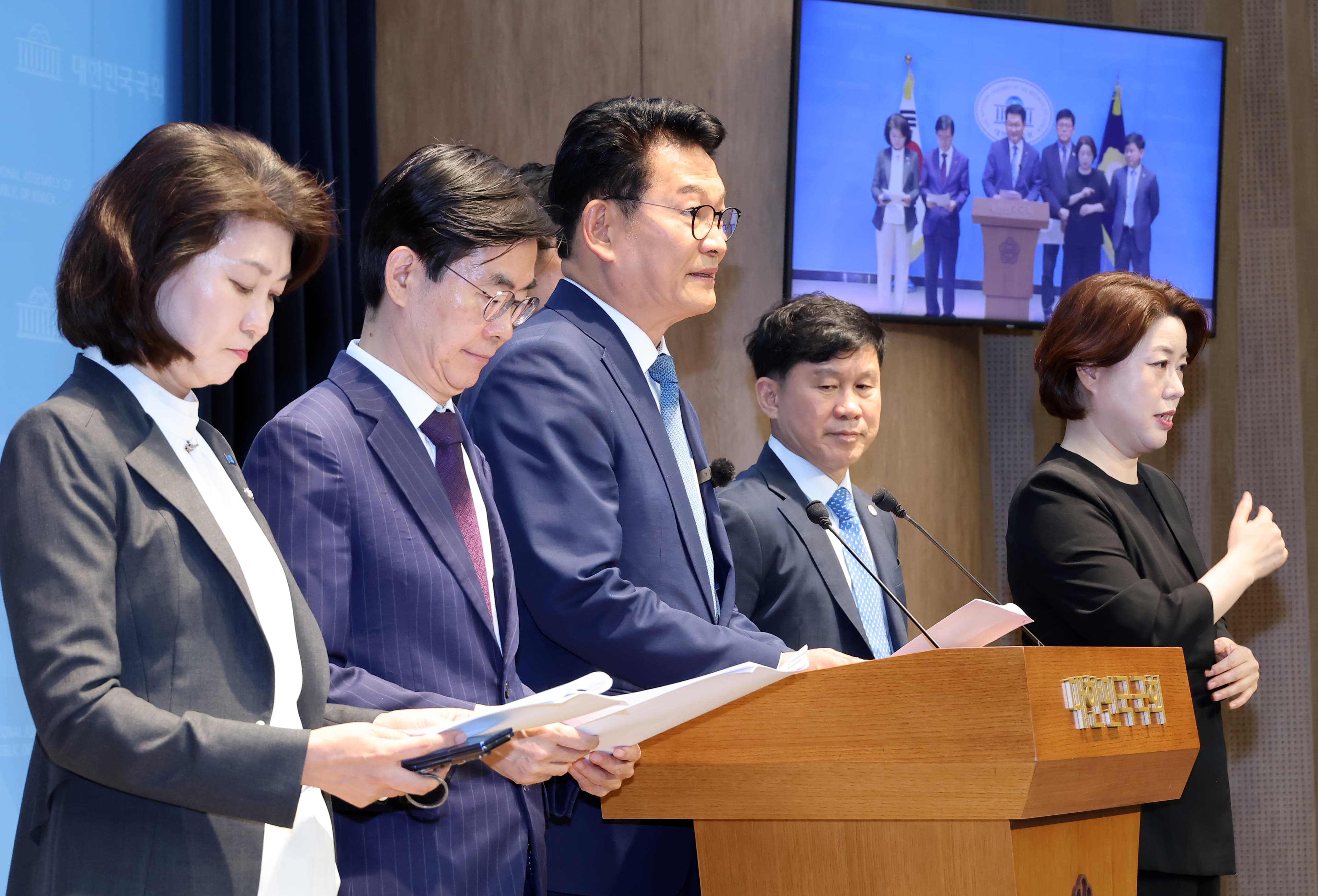與중심 ‘북미 정상회담 개최 촉구 결의안’ 발의